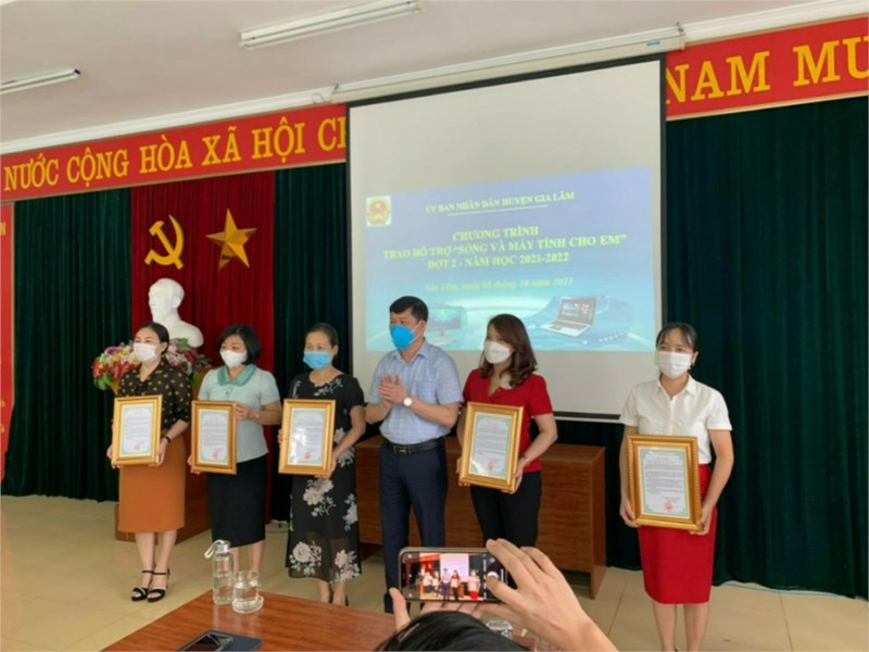 Trường mầm non Đông Dư hưởng ứng phong trào  Chương trình sóng và máy tính cho em  năm 2021